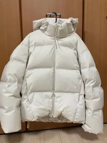 UNIQLO 화이트 M 심리스 다운 자켓 몇 회 사용