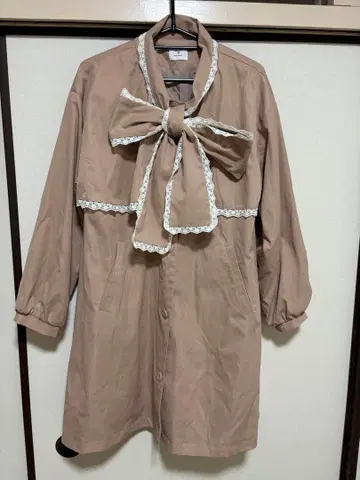 Merryjenny 리본 포함 베이지 롱 코트