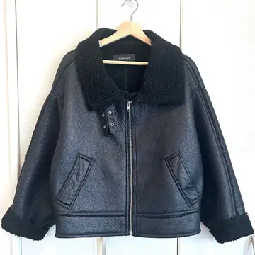 JEANASIS 블랙 무스탕 숏 자켓 보아 카라 부착