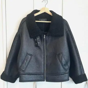 JEANASIS 블랙 무스탕 자켓 보아 카라 부착