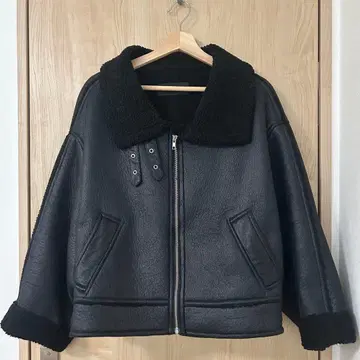 JEANASIS 블랙 무스탕 자켓 보아 카라 부착