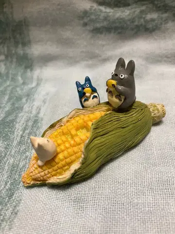 토토로 피규어 옥수수