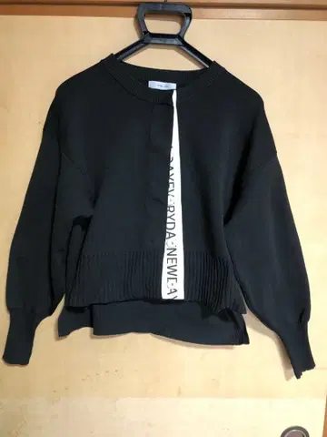 Eimee Law 로고 테이프 가디건 블랙