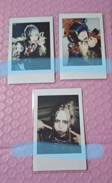 0.1g의 오산 미도리카와 유우 폴라로이드 세트