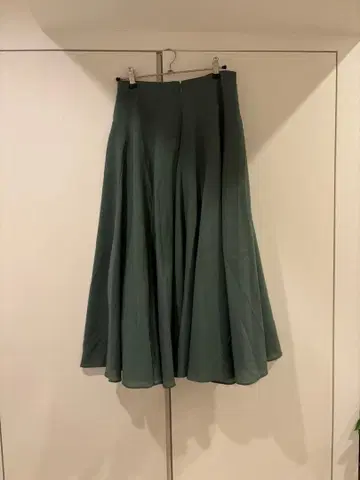 시빌라 플레어 스커트