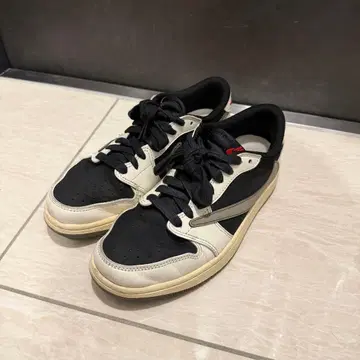 트래비스 스니커즈