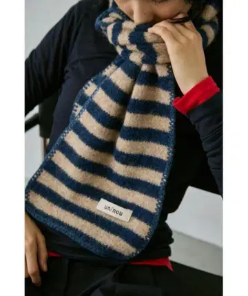 un/ neu 안노이 컬러 보더 머플러 블루