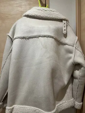 화이트 양가죽풍 무스탕 코트