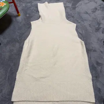 BIANNA 아이보리 슬리브리스 니트