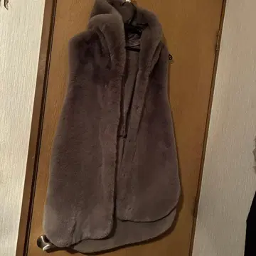 후드 부착 퍼 베스트