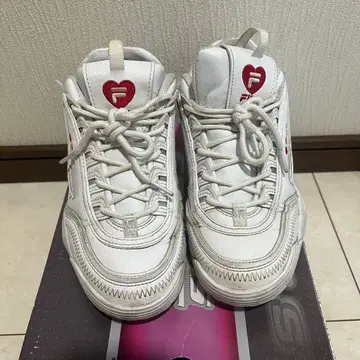 FILA 디스럽터 2 EXP 하트 대드 슈즈 스니커즈