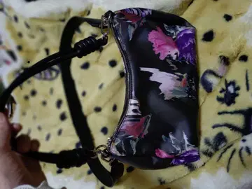 Desigual 꽃무늬 숄더백 블랙