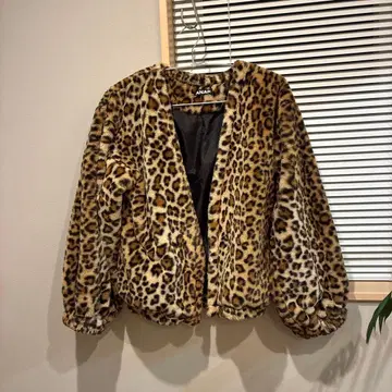 ANAP 레오파드 무늬 퍼 자켓
