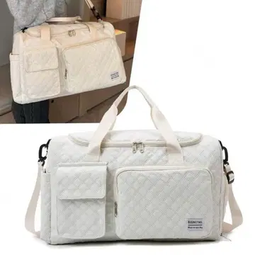 보스턴 백 캐리온 대용량 신발 포켓 부착 퀼팅 화이트