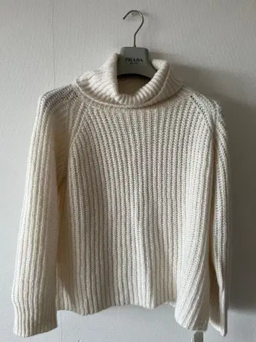 새상품 Mila Owen 모헤어 혼방 터틀넥 스웨터 사이즈 0