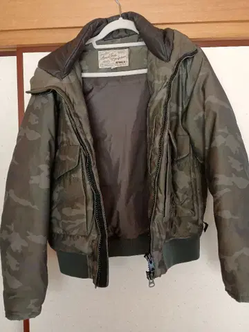 AVIREX 카모플라쥬 다운 자켓 M 사이즈 클리닝 완료 레어템