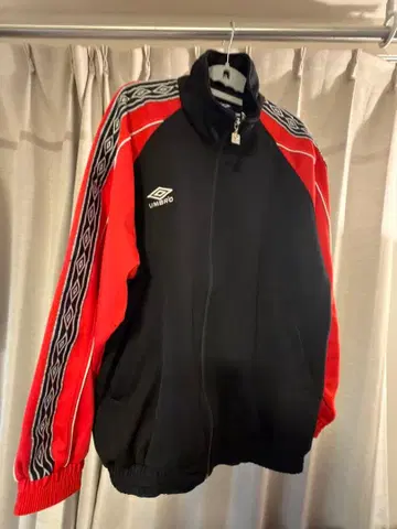 [레어] 90's UMBRO 스포츠 자켓 블랙/빨간색