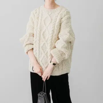 새상품급 24년 카구레 페루 아란 크루넥 니트 아이보리 모 100