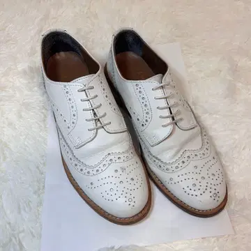 엄선 소재 Mario Rossi 화이트 레더 윙팁 소가죽 가죽