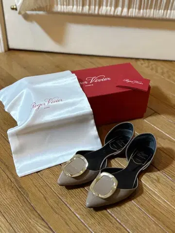 로저 비비에 베이지 플랫슈즈