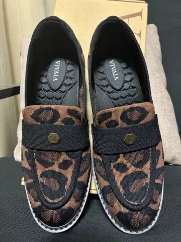 가격 인하 VIVALA 레오파드 무늬 로퍼 25cm