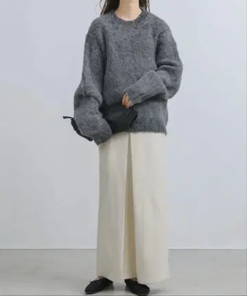 NEUNA 오버 사이즈 울 혼방 샤기 니트