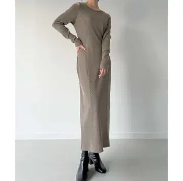 베이지 오프숄더 니트 드레스