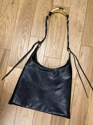 뷰티 앤 유스 블랙 인조 가죽 백