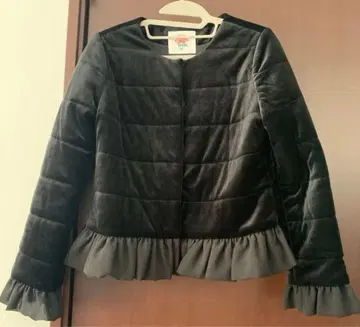 토와레 프릴 달린 블랙 퀼팅 자켓 충전솜