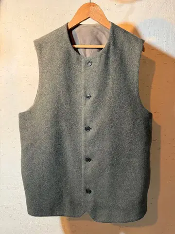 confect 울 모사 크루넥 베스트 카키