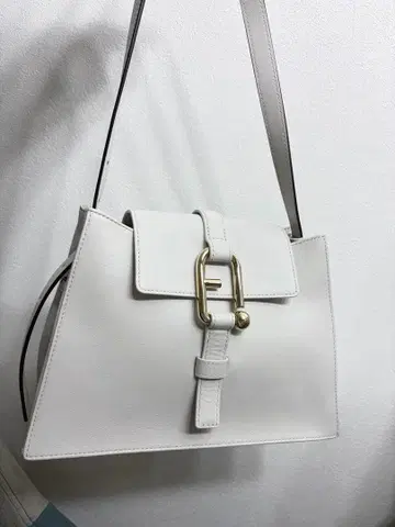 새상품급 FURLA 화이트 숄더백