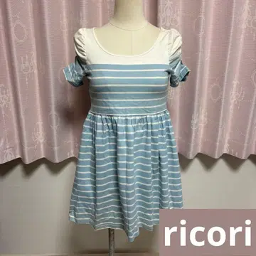 스카이블루와 화이트 스트라이프 반팔 원피스