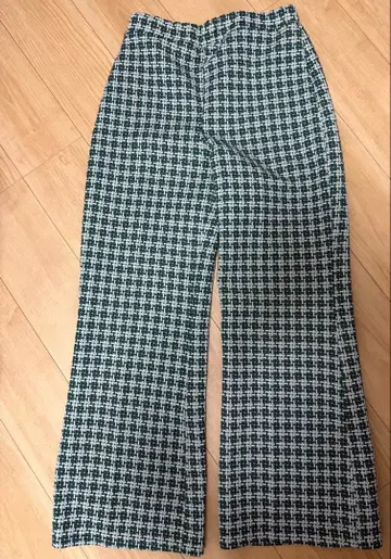 그린과 화이트 체크 무늬 플레어 팬츠