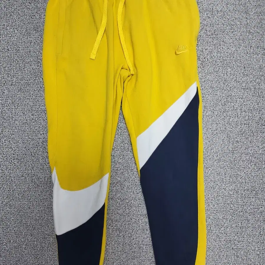 jogging nike multi swoosh
