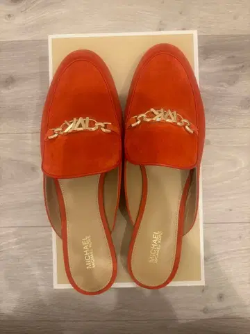 [새상품급] MICHAEL KORS 스웨이드 뮬 샌들 US8