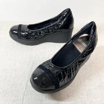 컨디션 최상 BeauFort 뷰포트 웨지솔 펌프스 폭넓은 3E