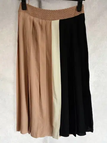 플리츠 스커트 베이지 아이보리 블랙