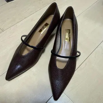 르 탈론 펌프스 브라운 24.5cm