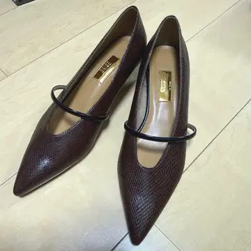 르 탈론 펌프스 브라운 24.5cm