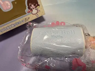 Momo 스퀴즈 스위스롤 롤케이크 스트로베리 (스카이블루)