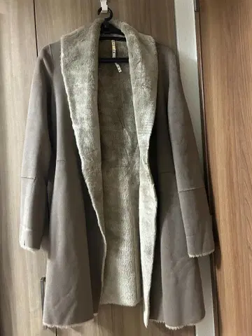 [클리닝 완료] 무스탕풍 코트 베이지