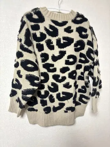 One way 레오파드 무늬 니트 스웨터