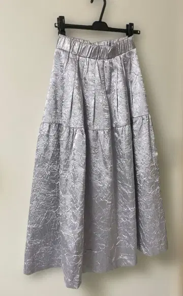 디니테코리에 크러쉬 새틴 스커트 퍼플