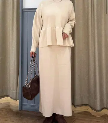 LOWRYS FARM 페플럼 니트 세트업