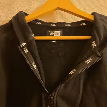 레어 NEW ERA 집업 후드티 사이즈 S 맨투맨 후드티 블랙