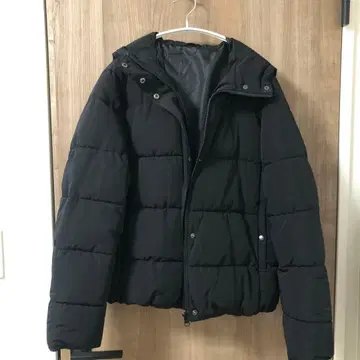 GU 후드 부착 블랙 패딩 자켓