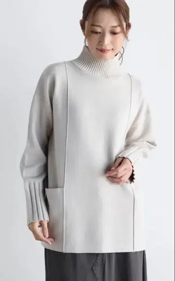 아이보리 하이넥 스웨터