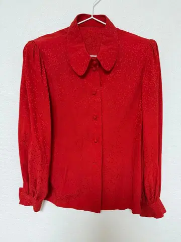 레드 도트 무늬 긴팔 셔츠