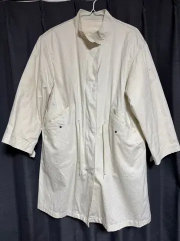 인기 화이트 롱 코트 프론트 포켓 부착