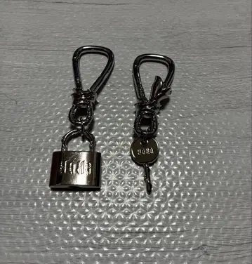 HANA BAD LOVE 카라비너 세트